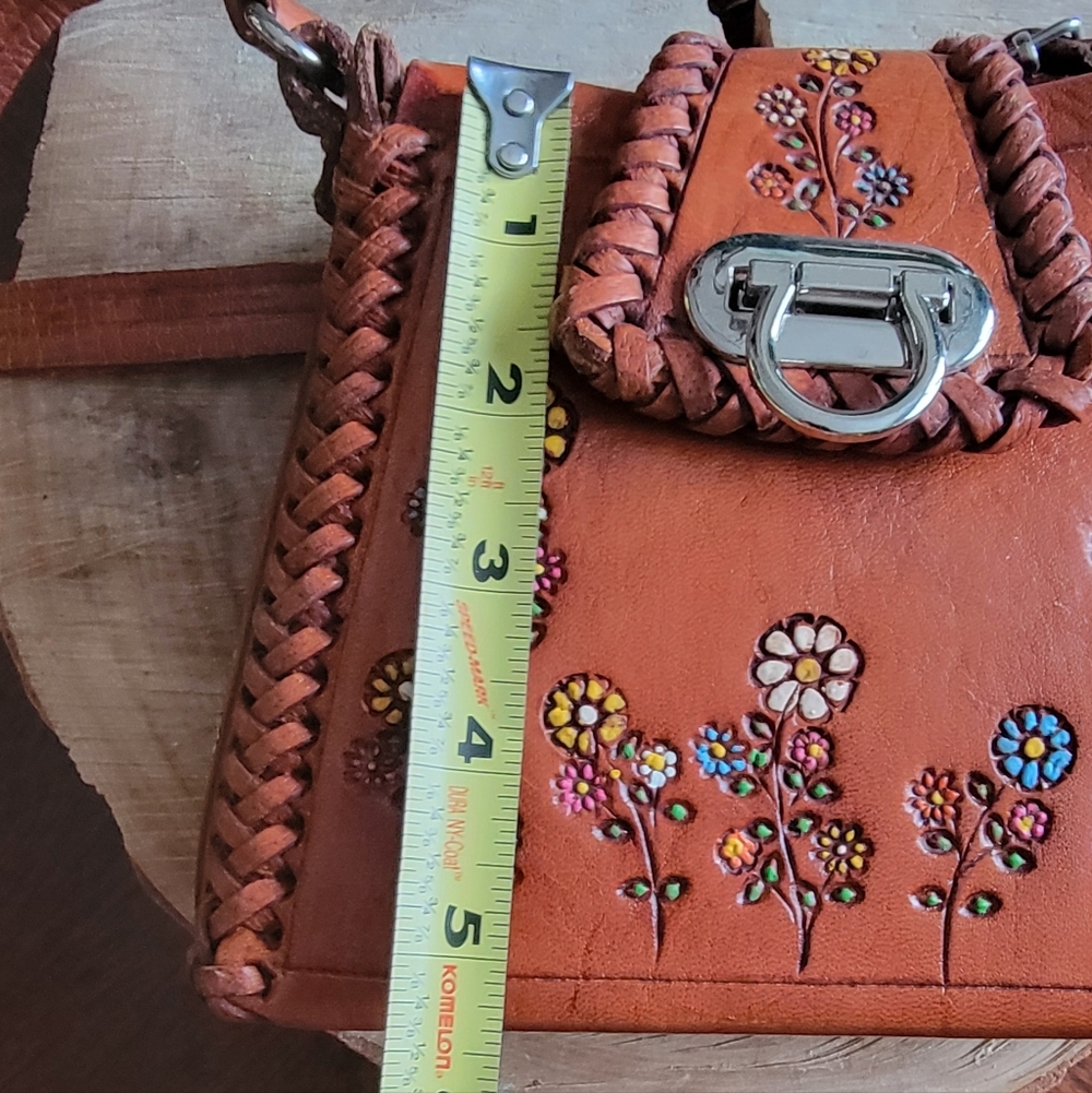Handcrafted Floral Leather Crossbody W/ Twist Lock Made In Mexico. - Picture 7 of 9